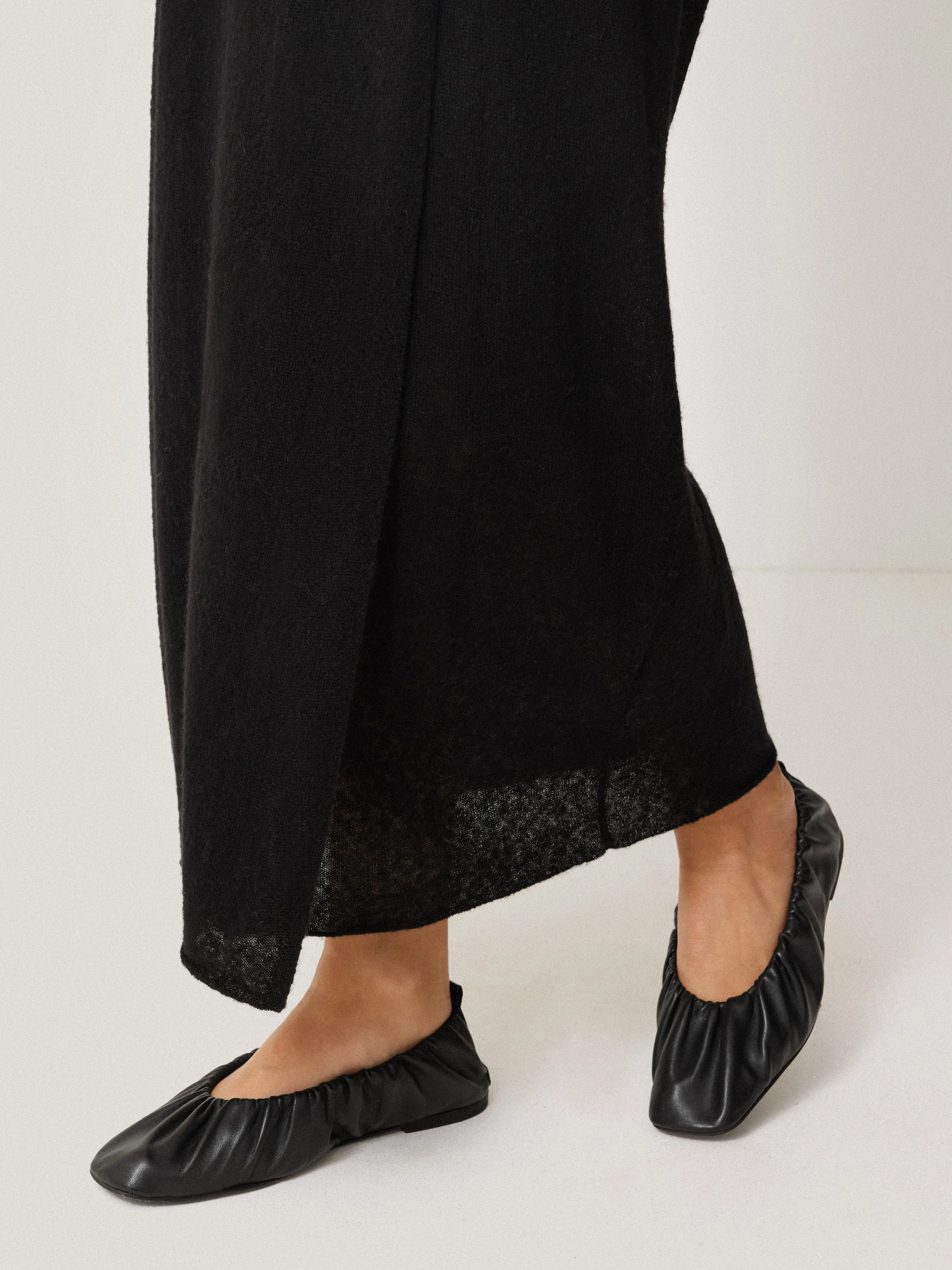 Soft Gauzy Knit Skirt | Black