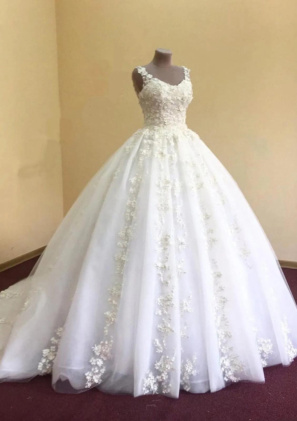 Tulle Wedding Dress Ball Gown Scoop Neck Chapel Train, Appliqued